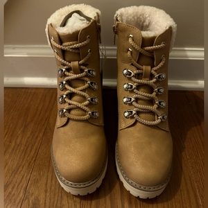 Girls lace up boot, Tan, Size 3Y